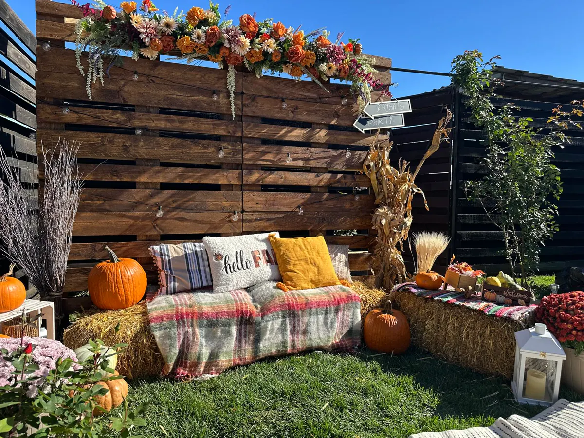 Decor Foto corner realizat de Boho Bloom Events
