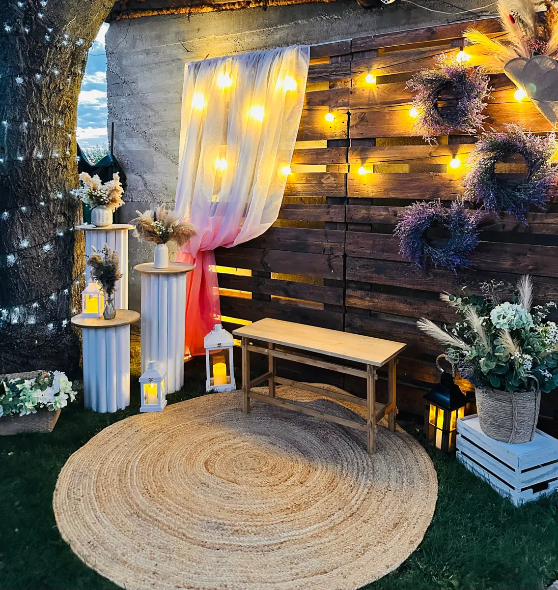 Decor Foto corner realizat de Boho Bloom Events