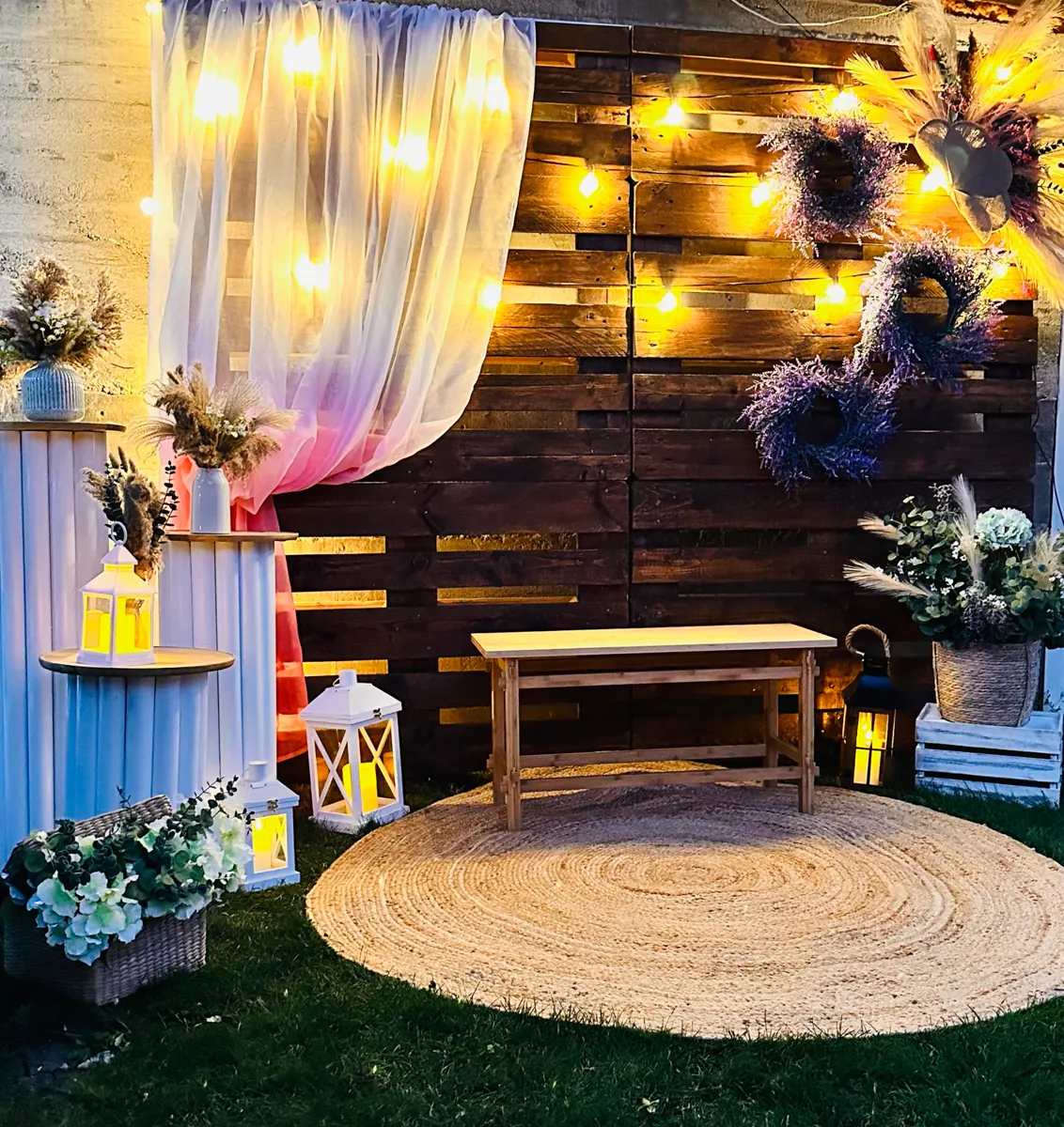 Decor Foto corner realizat de Boho Bloom Events