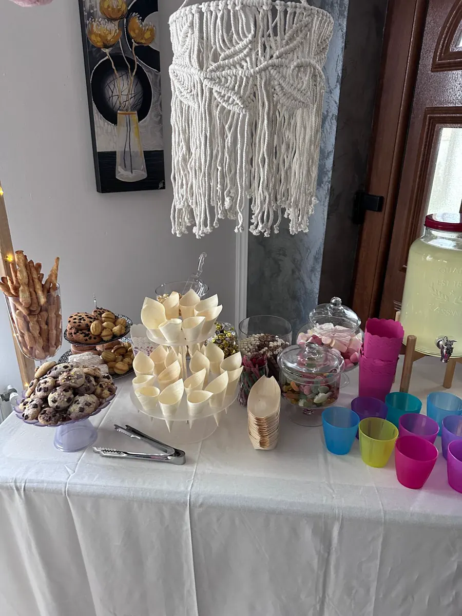 Decor Candy bar realizat de Boho Bloom Events