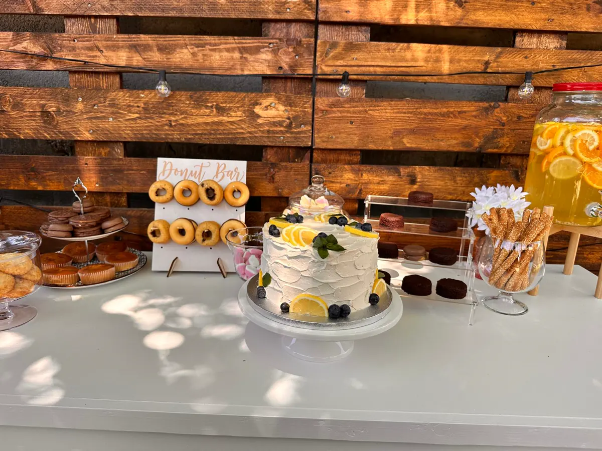 Decor Candy bar realizat de Boho Bloom Events