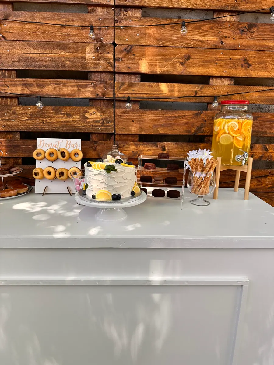 Decor Candy bar realizat de Boho Bloom Events